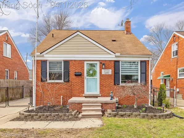 27721 Grant St, Saint Clair Shores, MI 48081