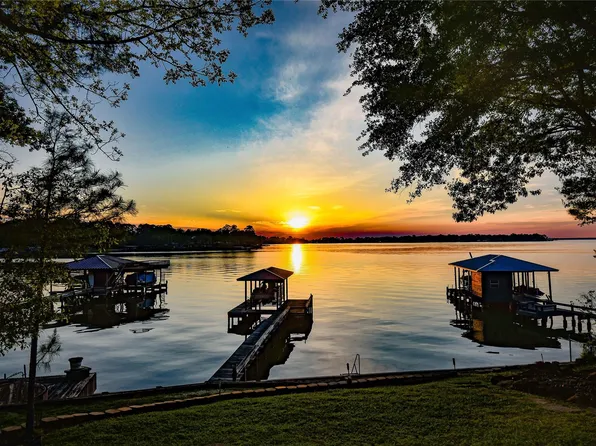 235 Island Dr, Livingston, TX 77351