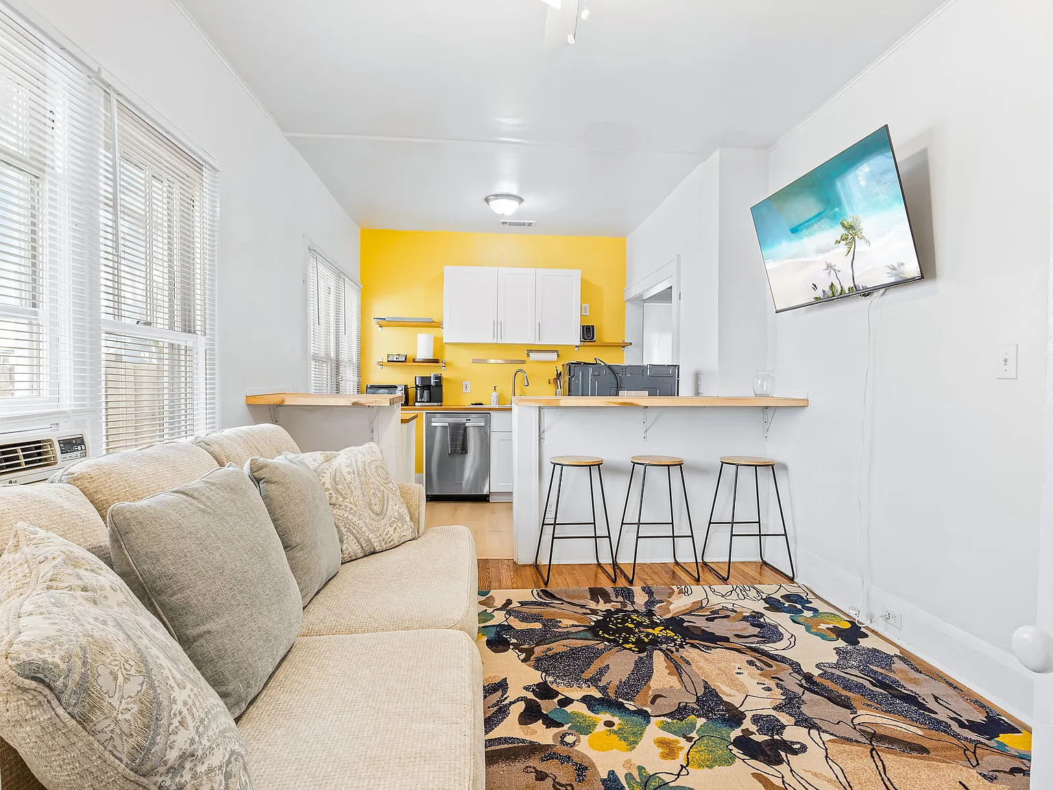 2 bed, 1000 sqft, $3,200 — Photo 2