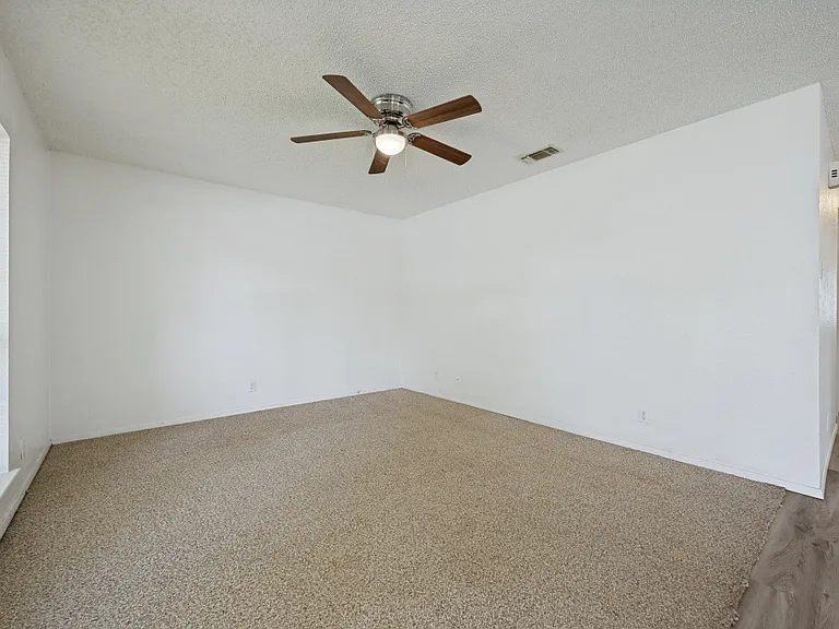 806 W Belden St — Photo 3