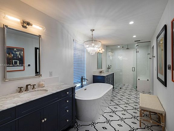 4th image of 1200 SW 18th St