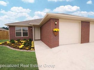 204 E Laura St, Rogers, AR 72758