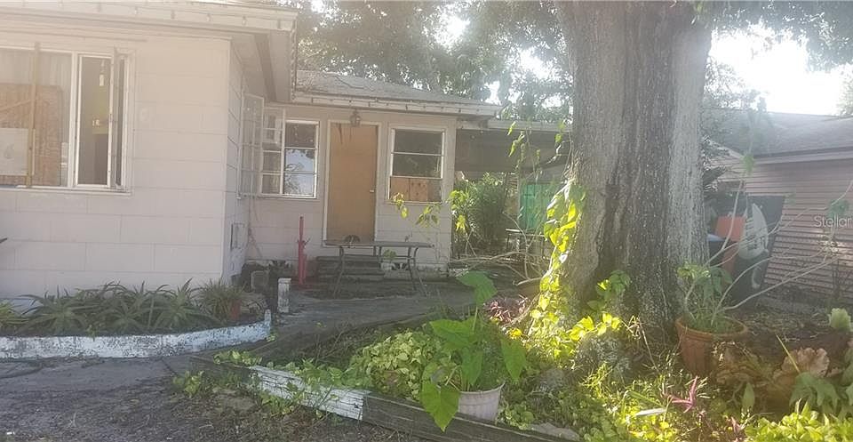 2nd image of 1316 Young Ave