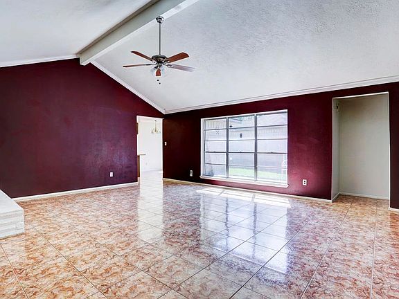 4th image of 1722 Thornbrook Dr