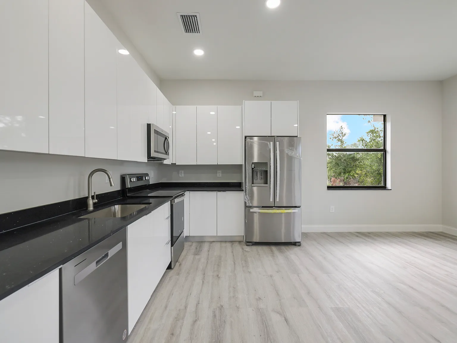 1213 County Street East - 1 — Photo 2