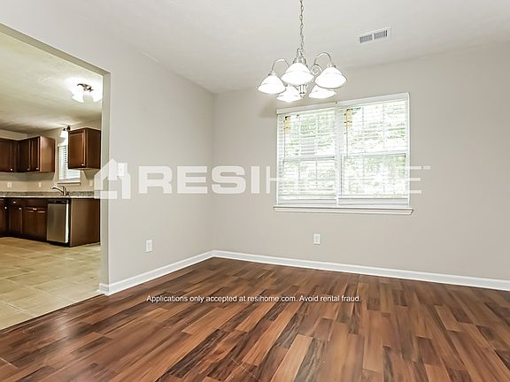 5th image of 790 Fox Valley Dr