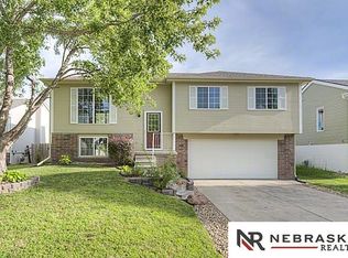 11016 Mary St, Omaha, NE 68164