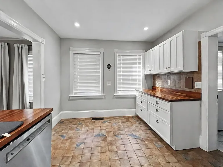 1039 Rees Ave — Photo 7