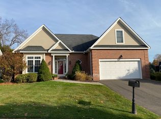 2 Stonegate Cir, Cheshire, CT 06410
