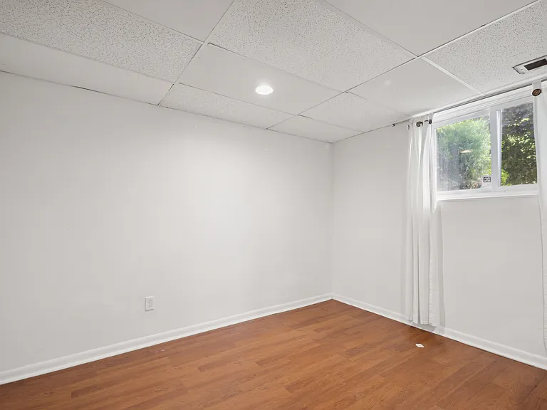 2480 Collegewood St — Photo 14