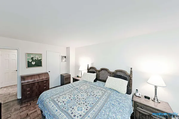 Sold by Moda Realty | media 32