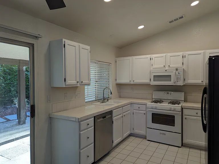 43145 Corte Cabrera — Photo 2