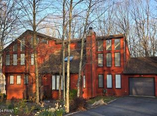 143 Rivendell Dr, Tamiment, PA 18371