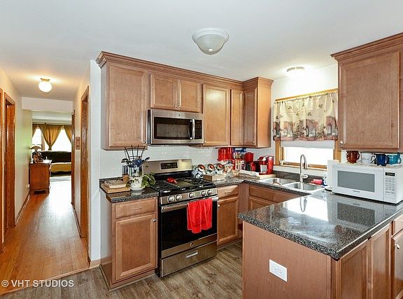 4th image of 6141 W Montrose Ave