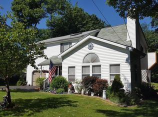 2116 Hampshire Dr, Tobyhanna, PA 18466