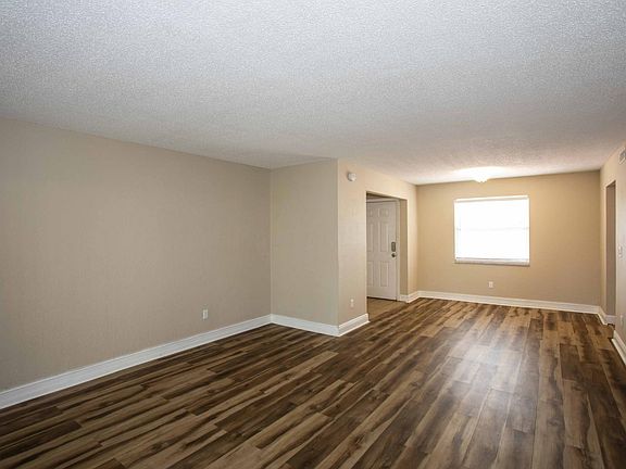 4th image of 200 Country Club Dr APT 105