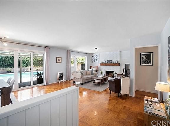 4th image of 7253 Ponce Ave