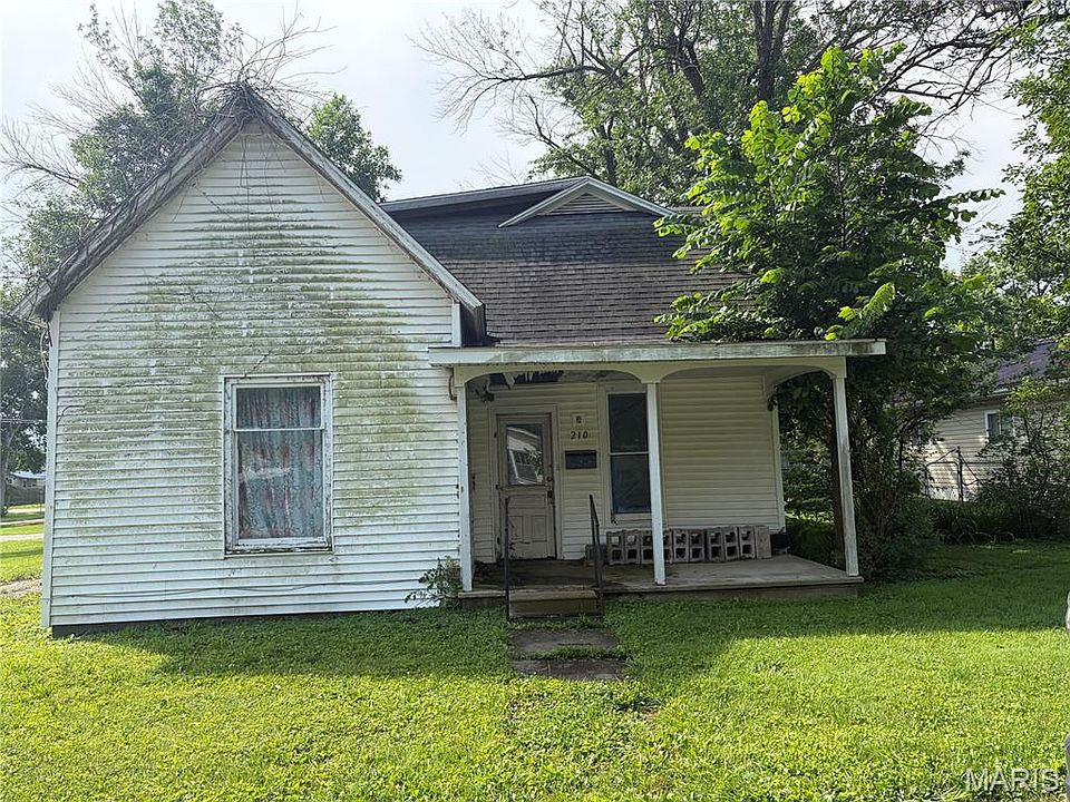 1st image of 210 E McPike St