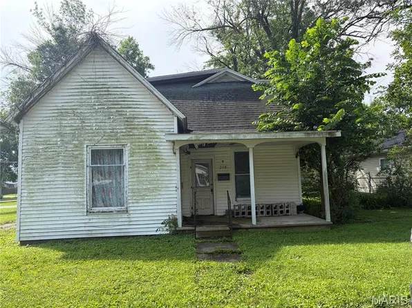 210 E McPike St, Vandalia, MO 63382
