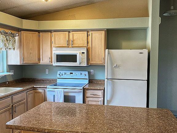 3rd image of 1716 W 18th St APT 202