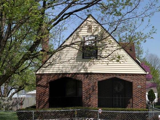 2nd image of 1829 Winfield Ave