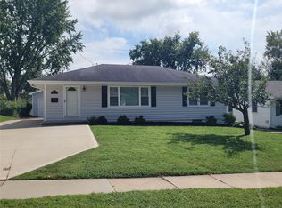 7410 Beechwood Dr, Urbandale, IA 50322