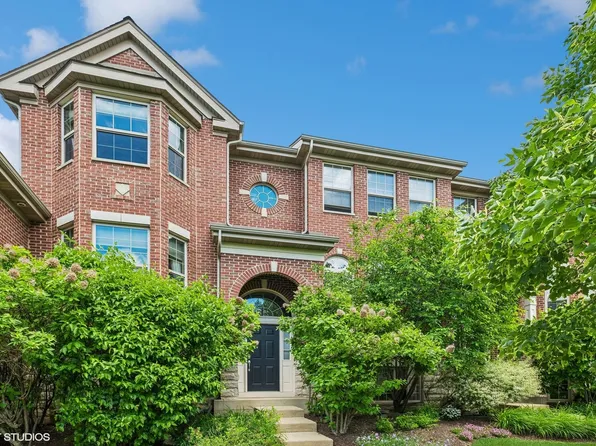 27W749 S Meadowview Dr, Winfield, IL 60190