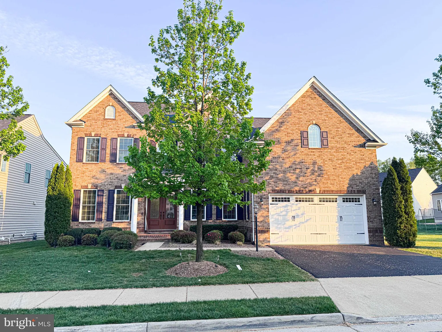 6 bed, 5.5 bath, 5706 sqft, $5,400 — Photo 2