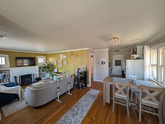 Additional view of livingroom