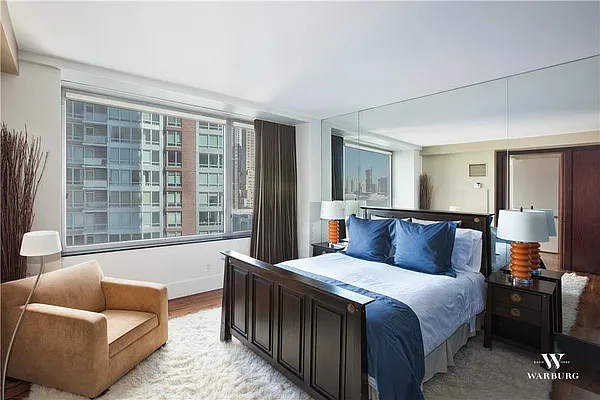 Sold by Warburg | media 4