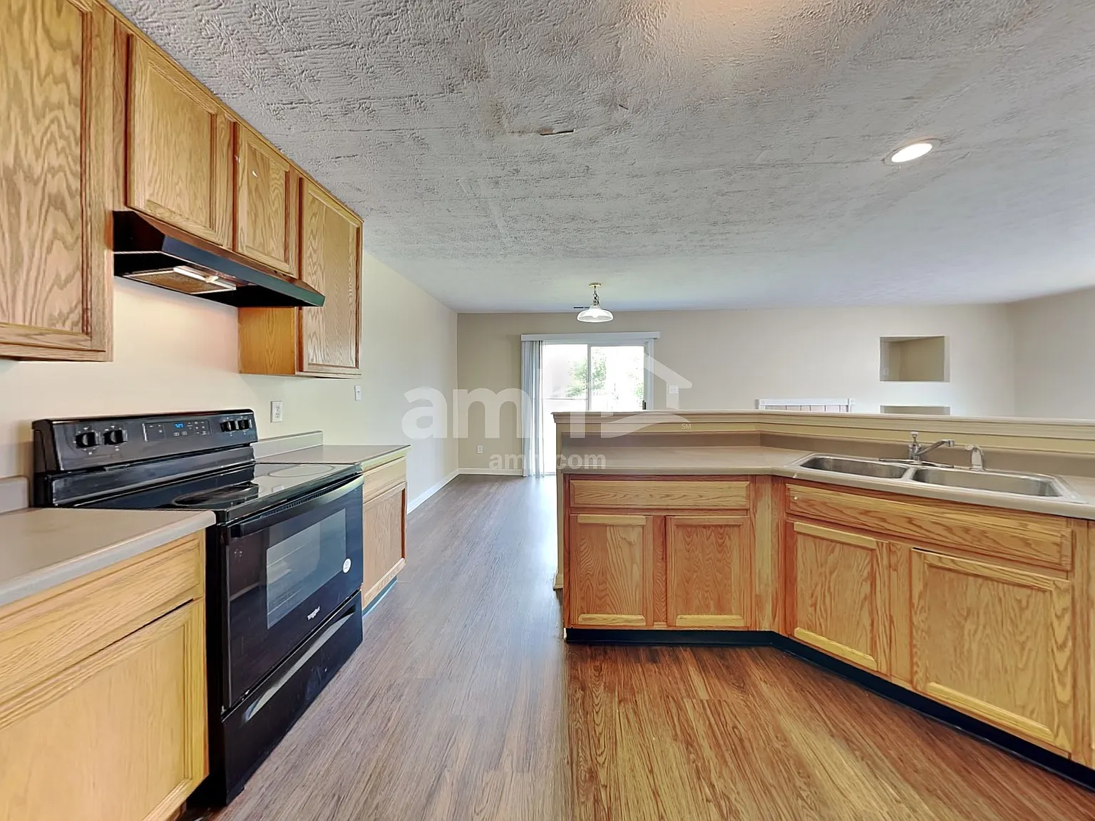 3 bed, 2.5 bath, 1750 sqft, $1,965 — Photo 3