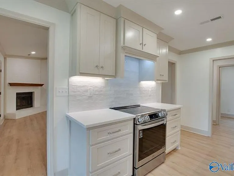 2042 Rosebury Ln SW — Photo 8