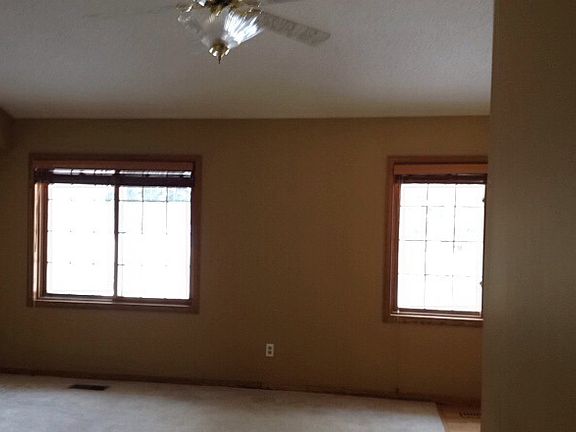 4th image of 710 E Nicollet Blvd
