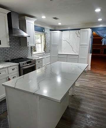 2nd image of 7423 Chilton Ln