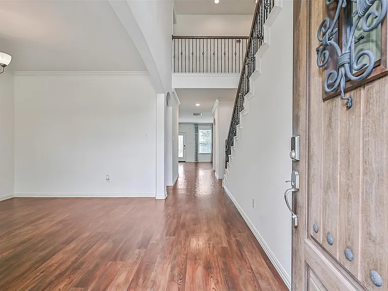 4511 Apple Point Ln — Photo 4