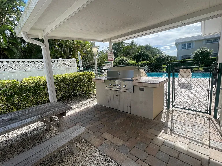 675 W Lake Jasmine Cir — Photo 27