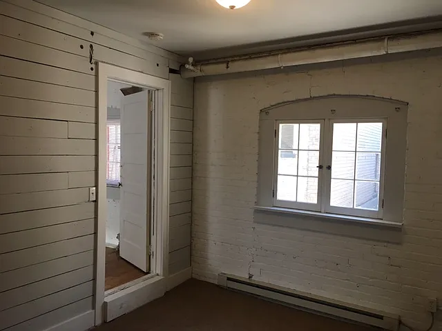218 John St NE #1R — Photo 3