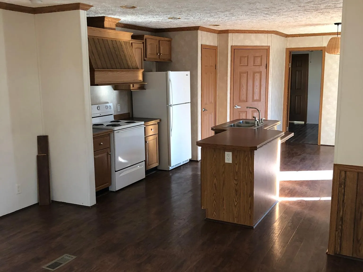 3 bed, 1216 sqft, $1,200 — Photo 2