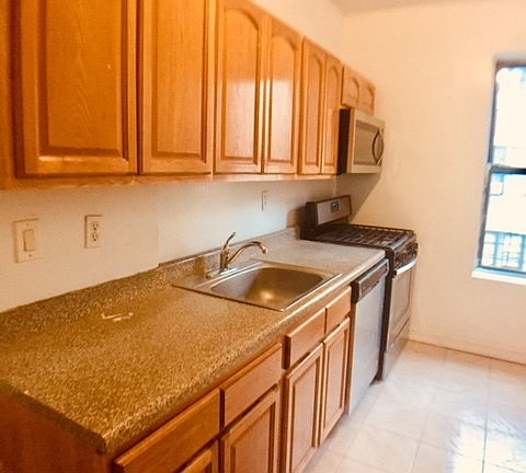 3rd image of 815 W 181st St APT 4A