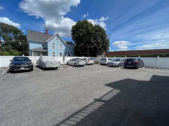 3rd image of 925-927 Massachusetts Ave #6