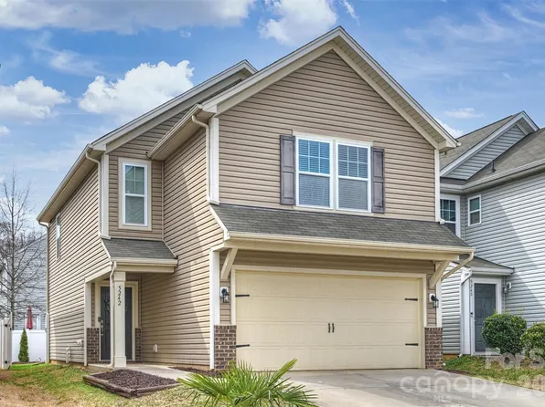 5242 Crystal Lakes Dr, Rock Hill, SC 29732