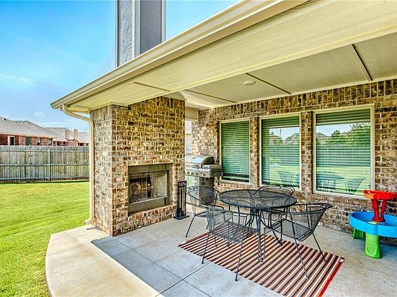 3rd image of 3704 Palisade Ln