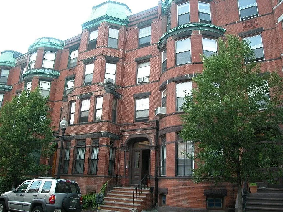 127 Saint Botolph St #7