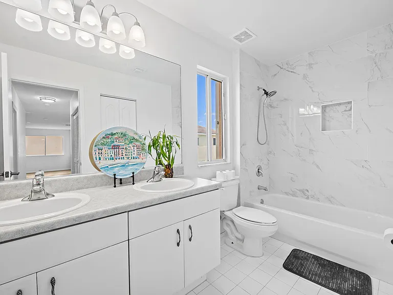 19389 SW 64th St — Photo 29