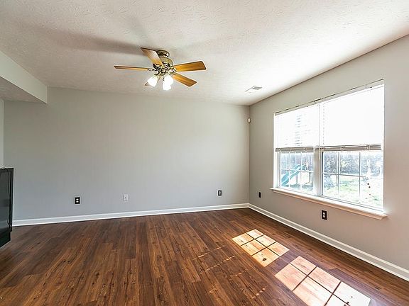 5th image of 801 Seminole Creek Ct