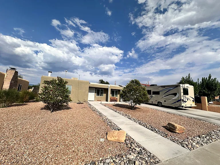 2120 La Veta Dr NE — Photo 3