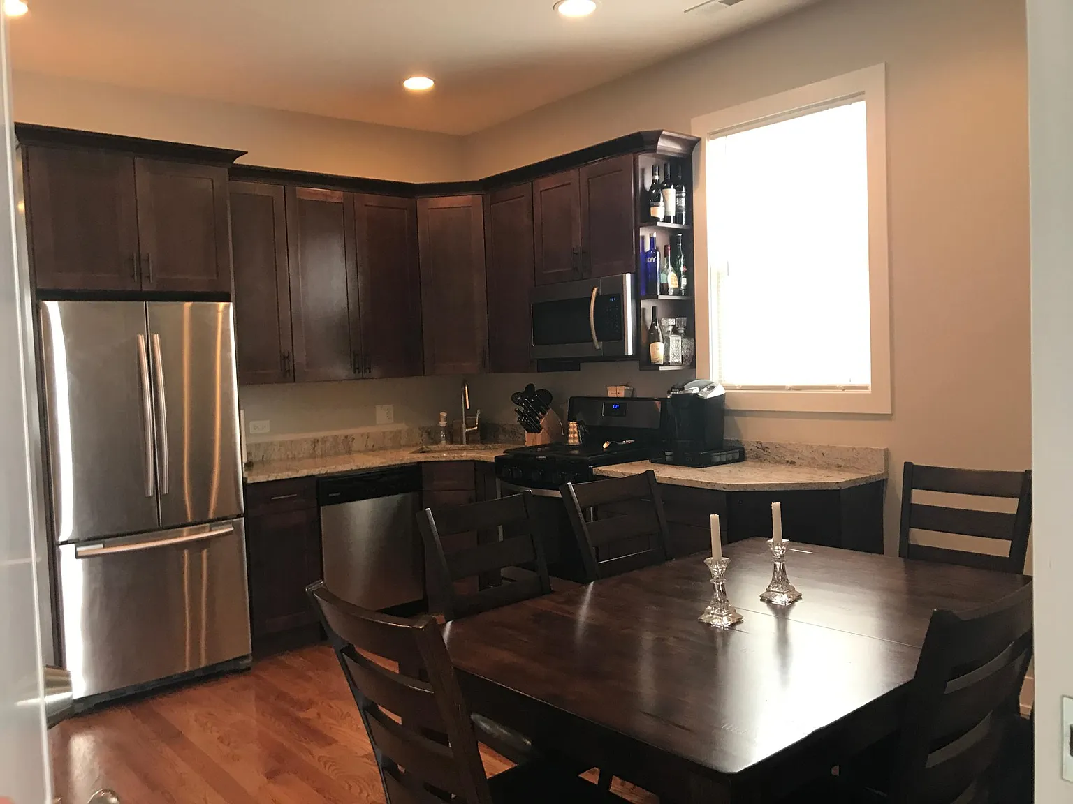 3 bed, 1600 sqft, $2,995 — Photo 4