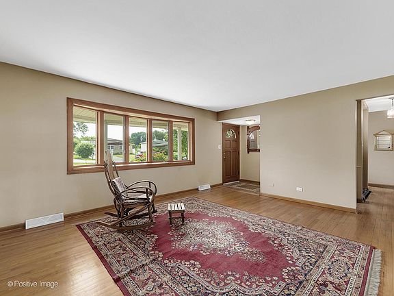 3rd image of 1N656 Forest Ave