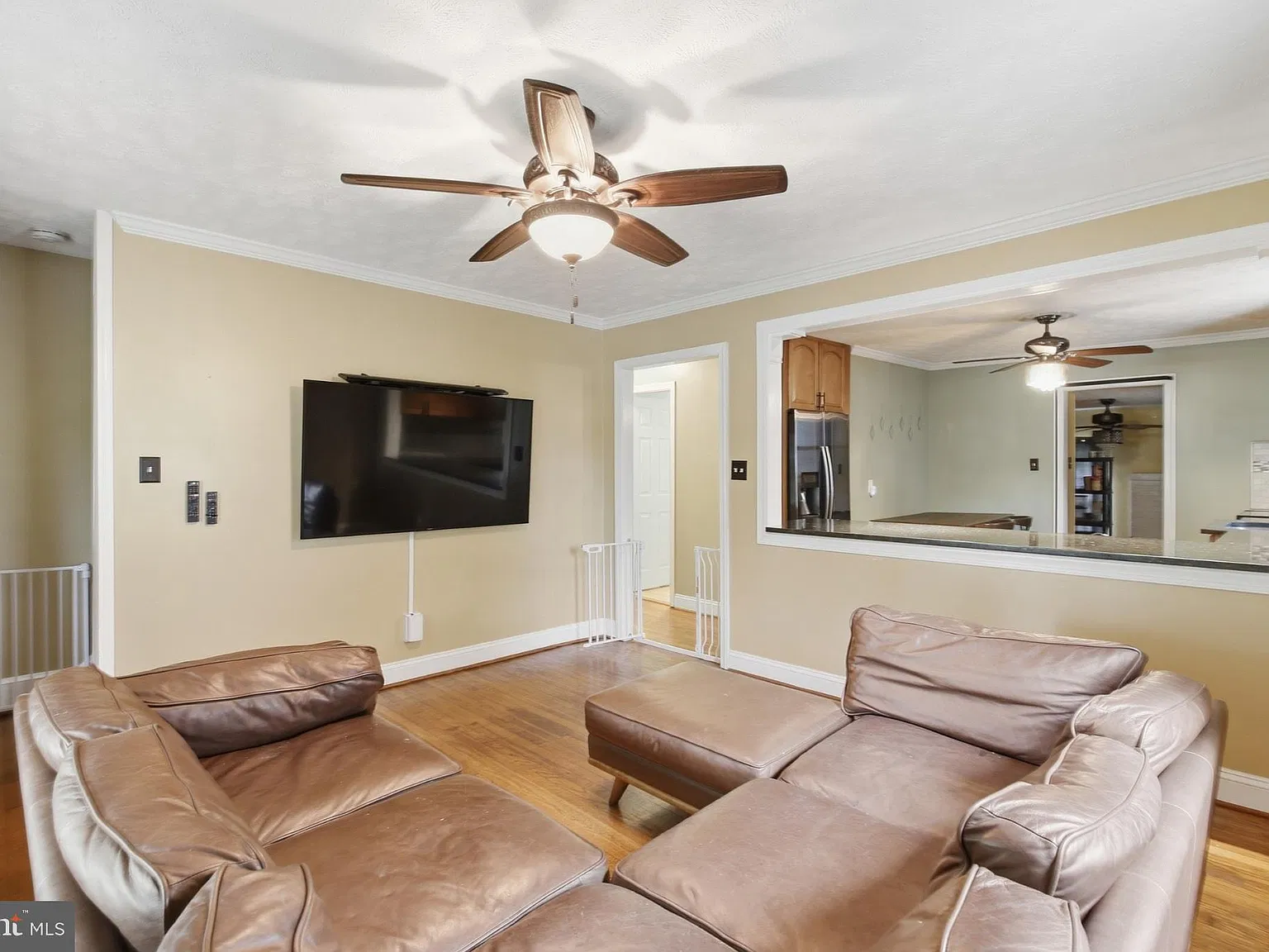 4 bed, 2.0 bath, 1900 sqft, $3,350 — Photo 3