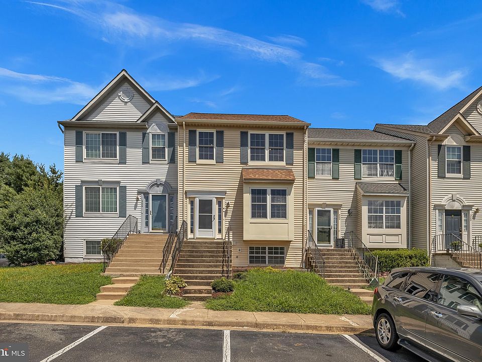 1st image of 304 Barrows Ct